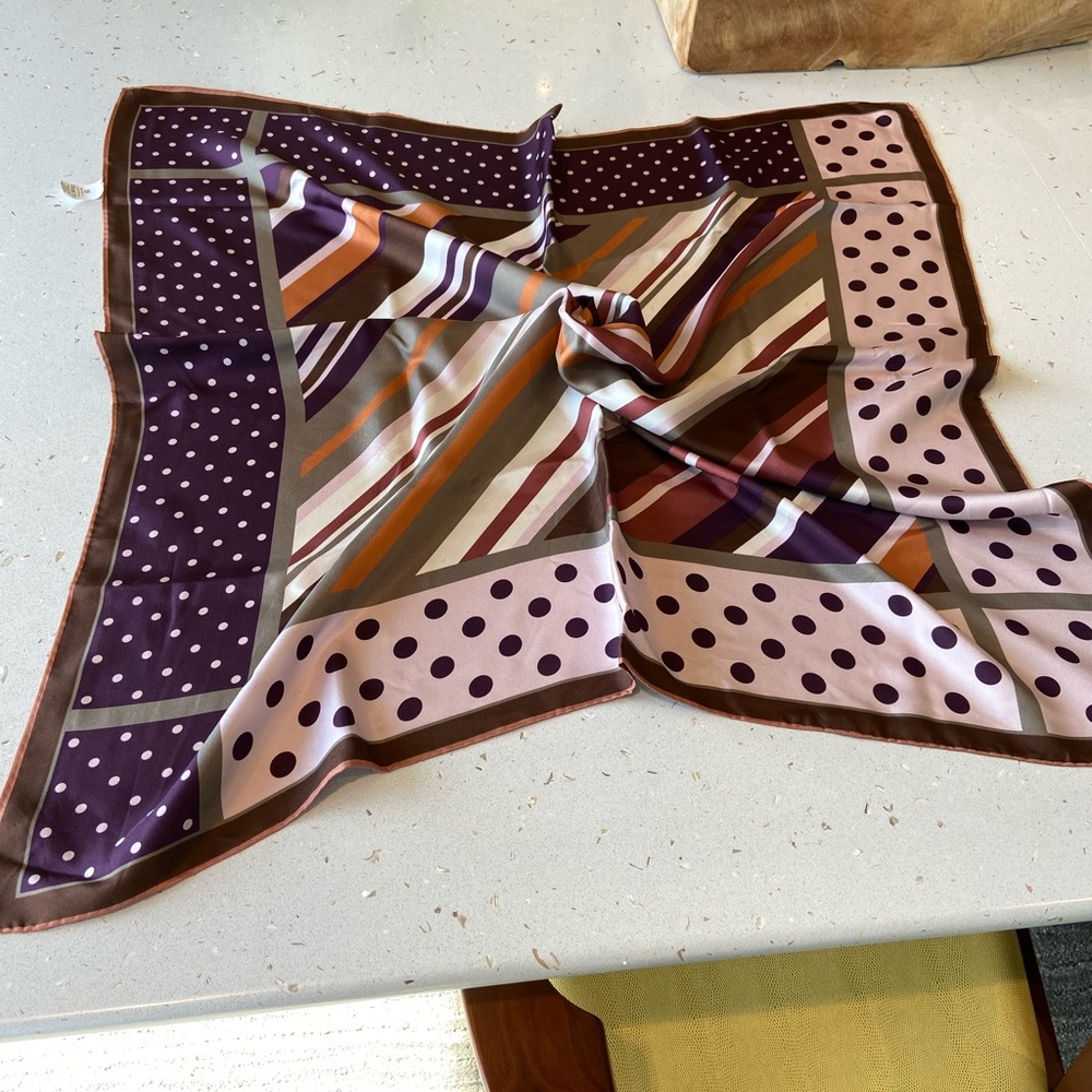 💯Silk Scarf New Never used